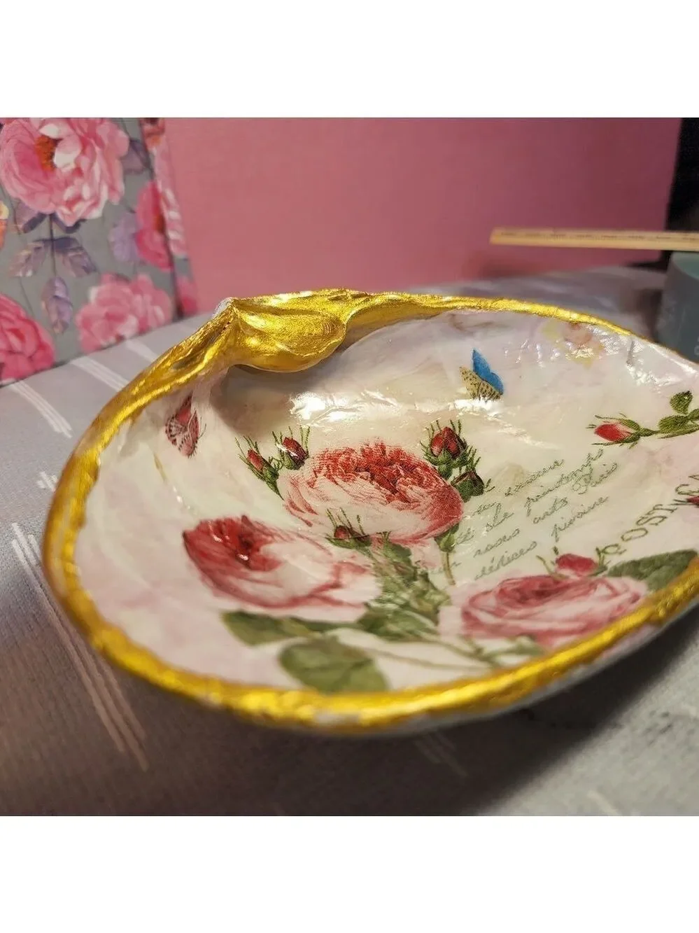 DECOUPAGE CLAM SHELL DECOUPAGE ROSES 🌹 ON A CLAM SHELL TRINKET DISH